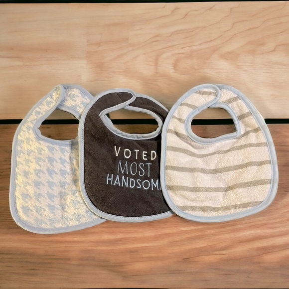 ⭐️4/$20⭐️ NWOT Luvable Friends 3 pack Bibs & 2 Burp Cloths - Picture 3 of 6